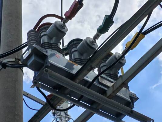 إمدادات الطاقة الكهربائية للمكثفات عالية الجهد - 6W / 10W / 15W / 18W لمعدات أنظمة الشبكات الذكية